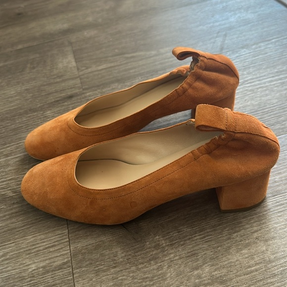 Everlane The Italian Leather Day Heel in Almond Suede, Size 7 - Picture 6 of 7